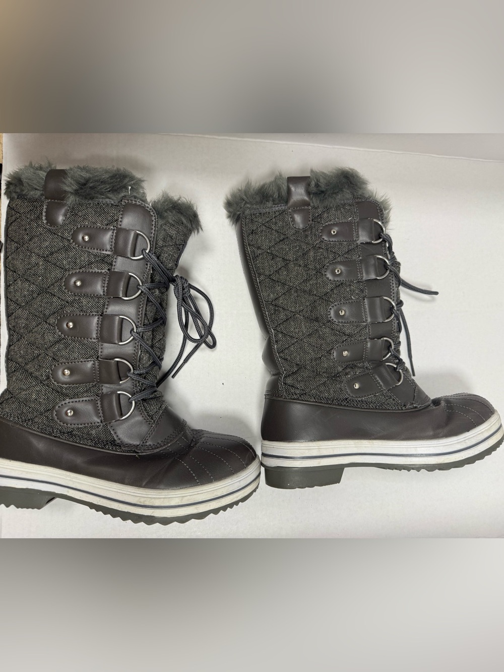 Polar Gray Faux Fur Lace Up Winter Snow Boots Women’s Size 6